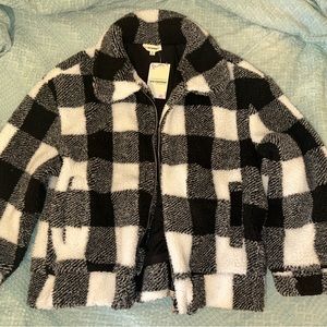 NWT zip up buffalo check jacket! Size medium.